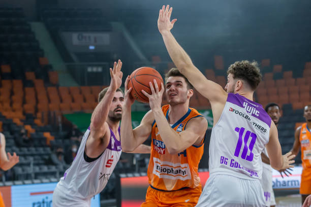 更是一次潜 更是一次潜